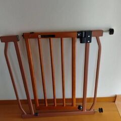 ベビーフェンス（とびら木製ゲート）の画像