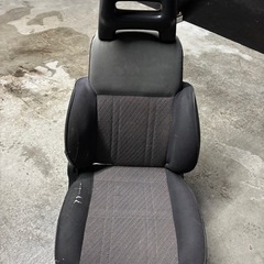 部品取りから外した使用しないパーツの画像