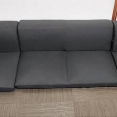 3人用柔らかいソファ