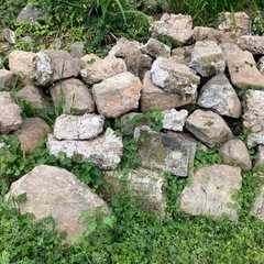 残土、石、瓦の画像