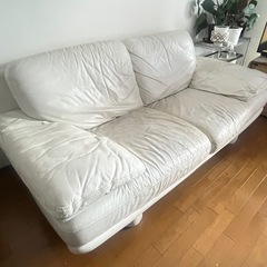 総革張りソファ