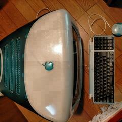 Aplle iMac G3、キーボードとマウス付きの画像