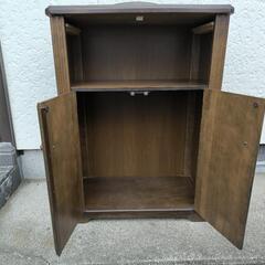 レトロな中古キャビネットの画像