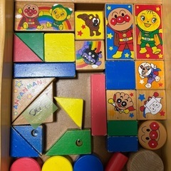 子供用品　色々　抱っこ紐　日用品　おもちゃ　服の画像