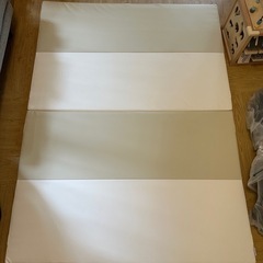 ケラッタ 折りたたみプレイマット 160x120cm ベージュ・ホワイトの画像