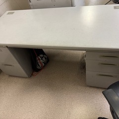 オフィス用デスクの画像