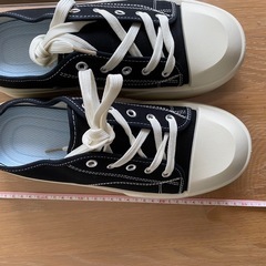 新品スニーカーの画像
