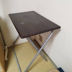 【無料】折りたたみテーブルお譲りします【まとめ引き取り歓迎】