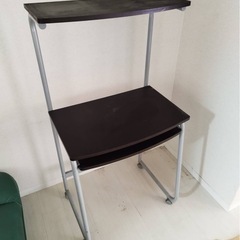 【無料】パソコンデスクお譲りします【まとめ引き取り歓迎】