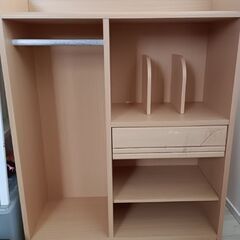 子供用品収納棚の画像