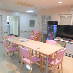 ＼日給2.2万円～！／週1回～OK！ナースと一緒だから安心！ナイトケアスタッフの画像