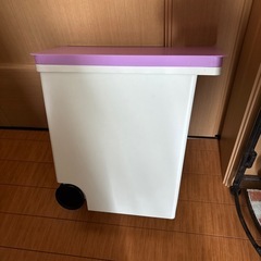 お米保存容器美品の画像