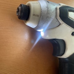 マキタ充電式インパクトドライバーの画像