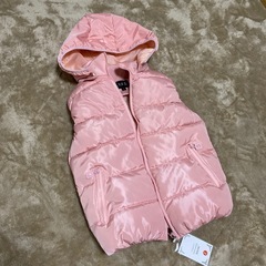 新品タグ付き フード付きダウンベストの画像