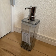 ニトリ　ディスペンサー　グレー　550ml