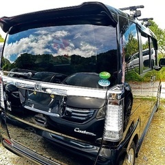 ルーフキャリア搭載のホンダN-BOXカスタムの画像
