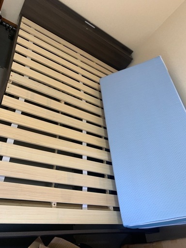 木製ダブルベッドマットレス付き（6/20まで）