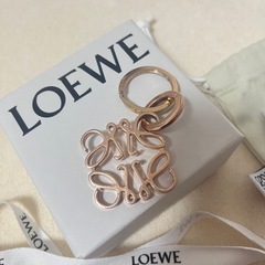 LOEWE アナグラム ローズゴールド キーリングの画像