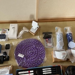 新品グッズ　色々詰め合わせ　ダンボール一箱分セットの画像