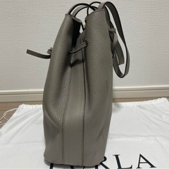FURLA レザートートバッグの画像
