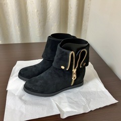古いショートブーツ