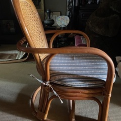 ラタンチェアの画像