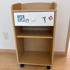 収納棚　キャスター付き