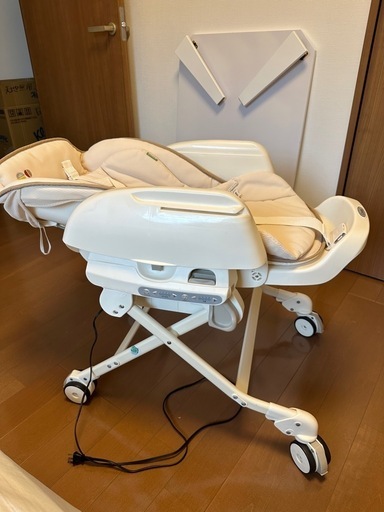 【取引中】コンビ 電動ハイローチェア