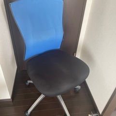 デスクワーク　椅子