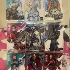 モバイルバッテリーとAPEXの未開封品カードの画像