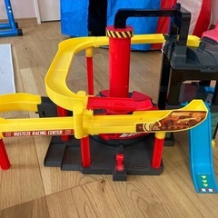 カーズトミカ　おもちゃ