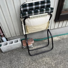 折りたたみチェア2台　の画像