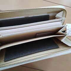新品ですが難アリ　レディース長財布の画像