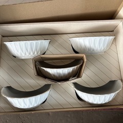 新品箱入りサラダボウル35個