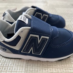 新品　ニューバランスキッズスニーカー