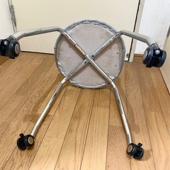 美品❗️
キャスター付き丸椅子の画像