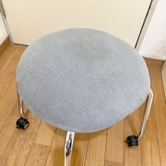 美品❗️
キャスター付き丸椅子の画像