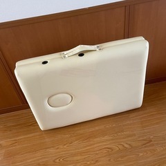 折りたたみマッサージベッドの画像