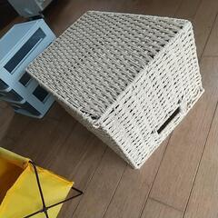 藤カゴ　小さい棚の画像