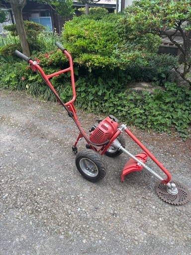 車輪付きの草刈り機
