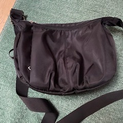 黒のショルダーバッグ
