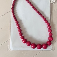 赤ネックレス