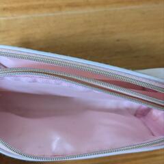 財布とペンケースの画像