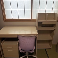 ニトリ勉強机（机、本棚、サイドワゴン、椅子）