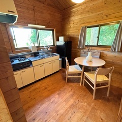 【賃貸】南阿蘇村の大自然に囲まれた家具付別荘、お貸しします！BBQもプールも自由自在。駐車場5台可。景色の良いバルコニー付。Foreigners welcome.熊本県、ペット可、外国人可、初期費用無料、初月家賃無料！ - 不動産