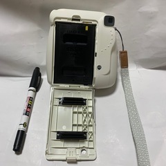 FUJIFILM インスタントカメラ チェキ instax mini8 プラス 接写レンズ・純正ハンドストラップ付き の画像