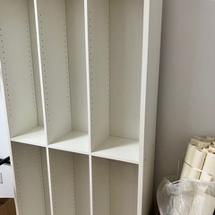 ホワイト　大きめの収納家具(付属棚板付き)