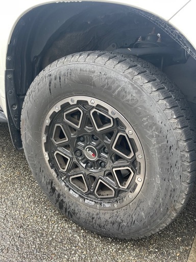 ホイールつきサマータイヤとホイールつきスタッドレスのセット
