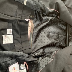 レディーススーツ黒　
上9号下7号洋服の青山　の画像