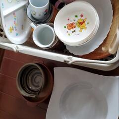 食器や、コップ、スプーンフォークナイフなど